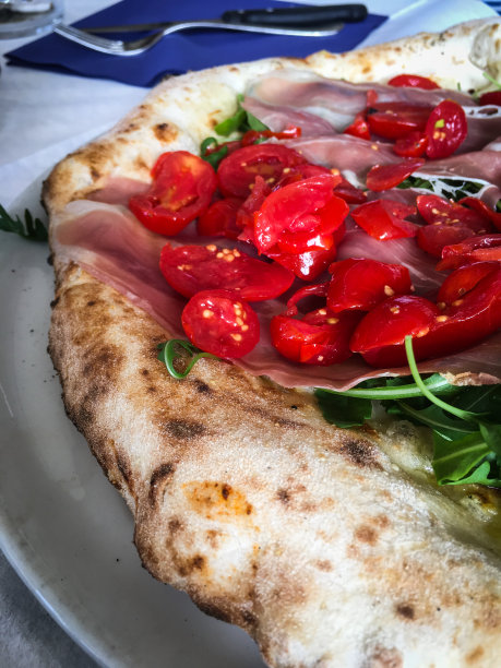 新鲜的意大利披萨图片下载