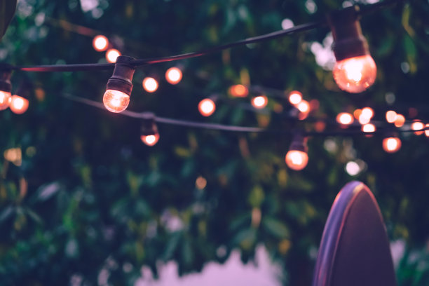 散焦图像传达情绪，模糊背景。图片下载