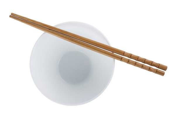 白色的碗和筷子孤立在白色的背景图片下载