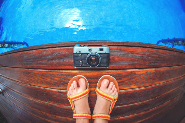 脚和相机。图片下载