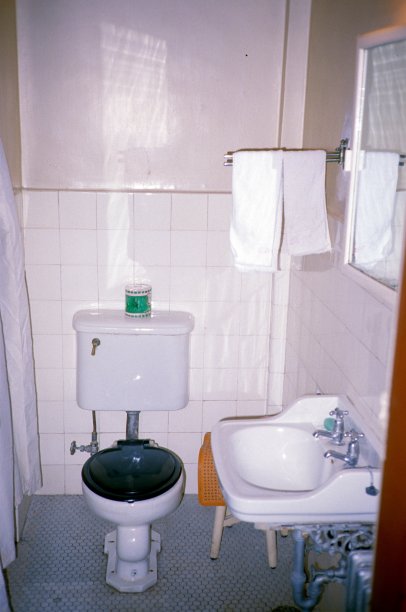 中国小镇酒店的浴室图片下载