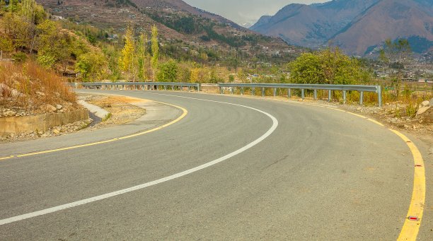 巴基斯坦北部的乡村公路图片下载