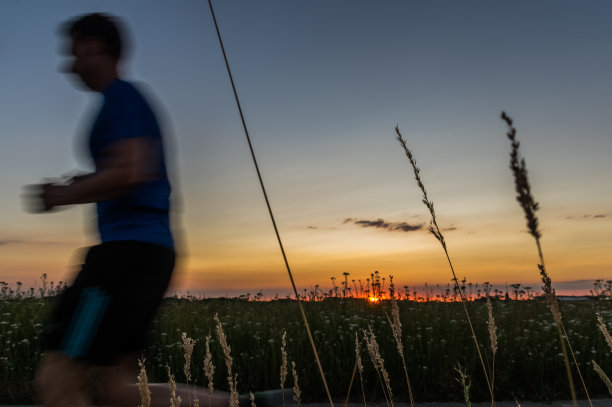 模糊的跑步者图片下载