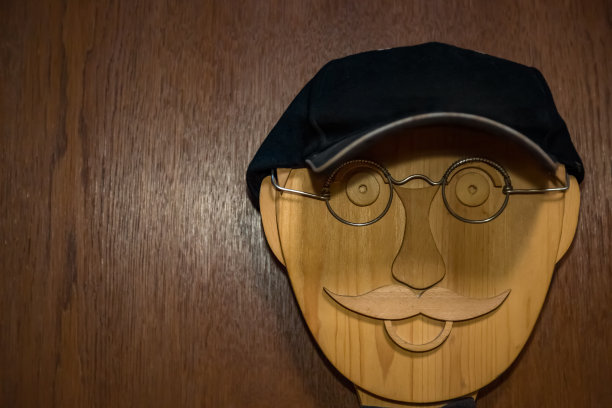 带帽木头图片下载