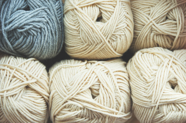 针织的背景。编织用于手工制作冬季衣服的纱线。——图片图片下载