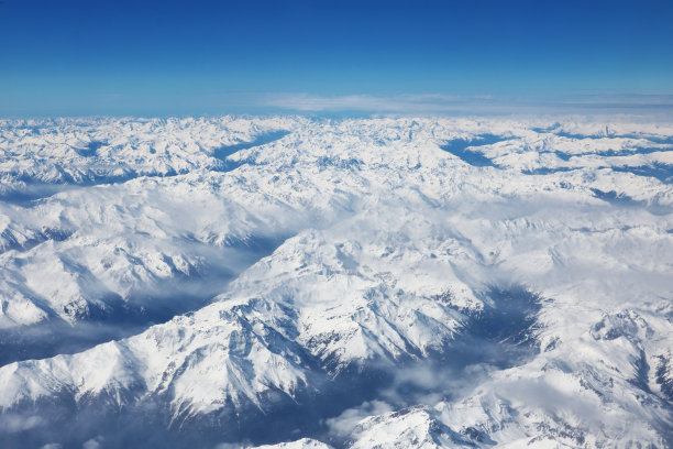 阿尔卑斯山鸟瞰图图片下载