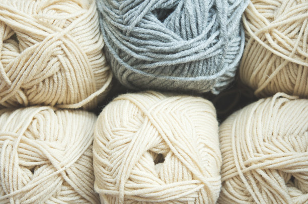 针织的背景。编织用于手工制作冬季衣服的纱线。——图片图片下载