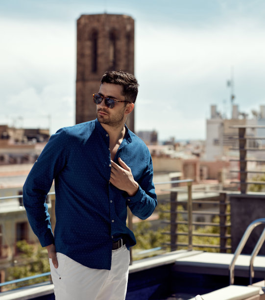 年轻英俊的男人图片下载