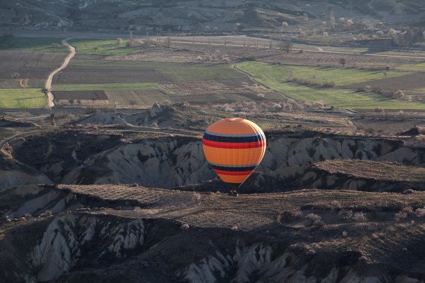 日出时的热气球图片下载