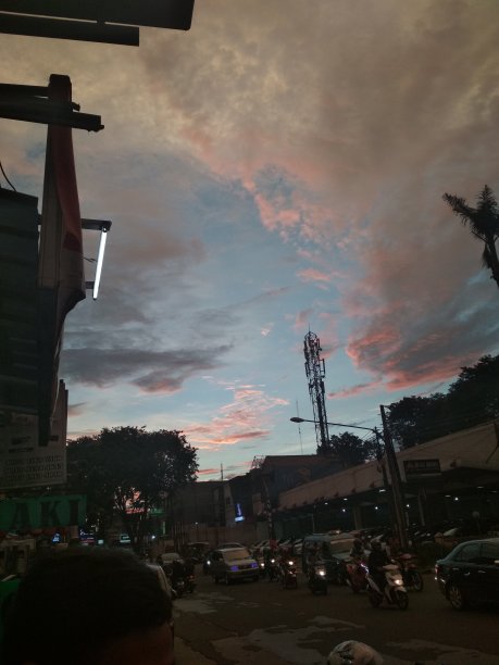 市中心的日落图片下载