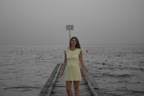 夜幕降临在海上图片下载