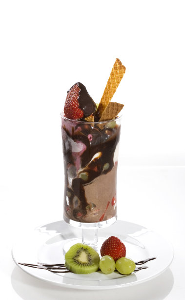 巧克力冰淇淋圣代图片下载
