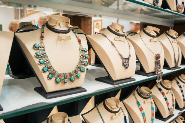 首饰在店里图片下载
