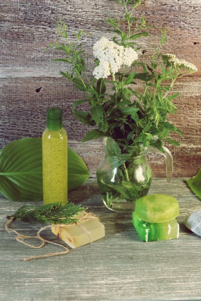 天然肥皂，凝胶，新鲜药用植物沐浴准备，皮肤护理，季节性水疗程序图片下载