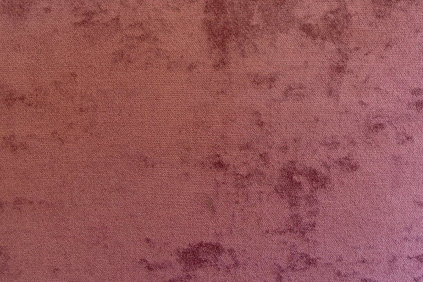 紫色丝绒织物的结构。现代的软垫天鹅绒家具。创造性的背景。绗缝织物。图片下载