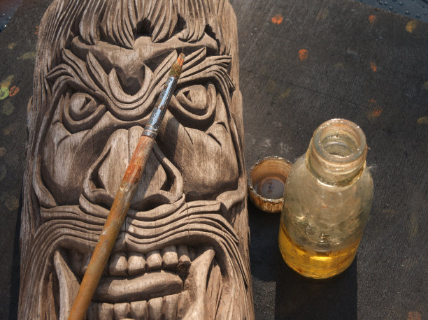 用保护漆覆盖木面具图片下载