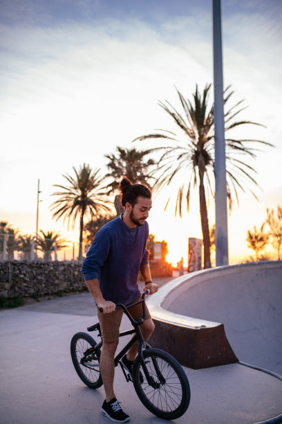 我要用我的自行车给你表演把戏图片下载