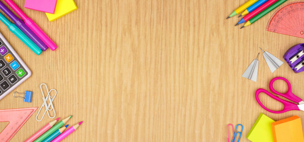 学校供应双面边界线横幅，俯视木与拷贝空间。回到学校。图片下载