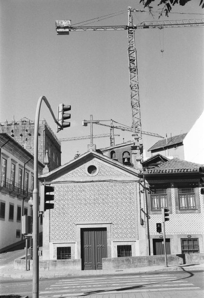 在西班牙有鹤的教堂图片下载