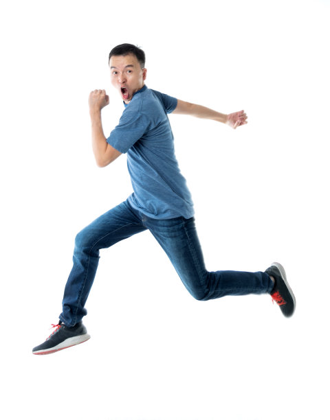 在白色背景上奔跑的男人图片下载