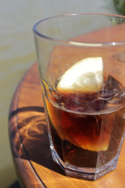 一杯苏打水加柠檬图片下载