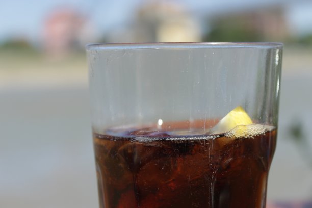 一杯苏打水加柠檬图片下载