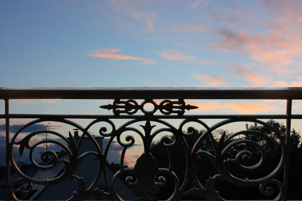 从高处的公寓看日落图片下载