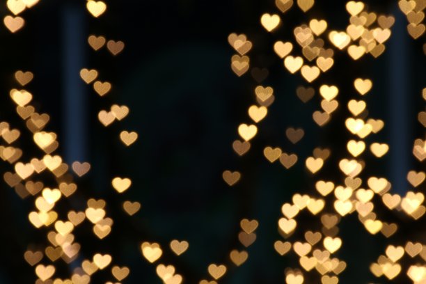 金色背景散景，灯光心柔和，心背景五彩缤纷图片下载