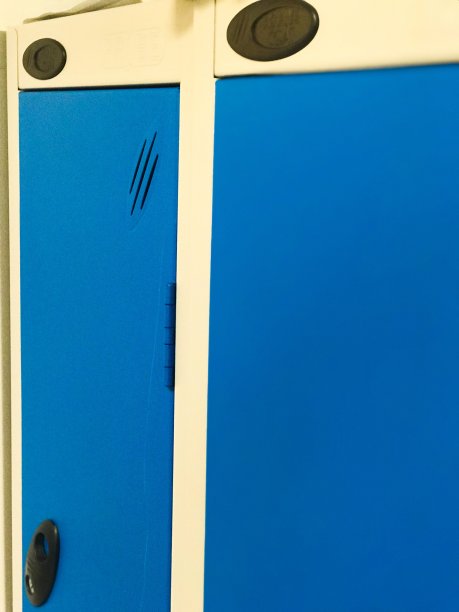 更衣室的蓝色口袋图片下载