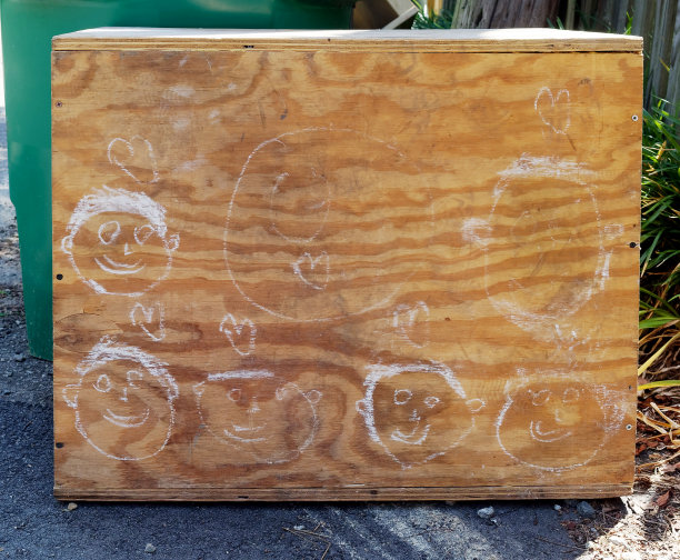 胶合板上的粉笔面图片下载