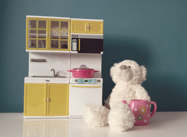 玩具在漂亮的蓝色房间里。图片下载