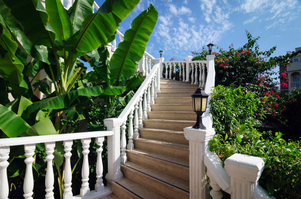 楼梯在公园的经典风格图片下载