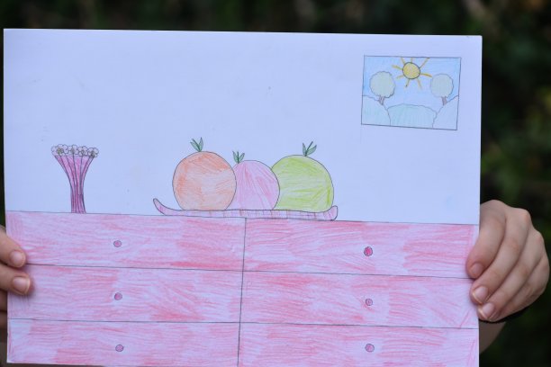 女孩的手绘插画图片下载