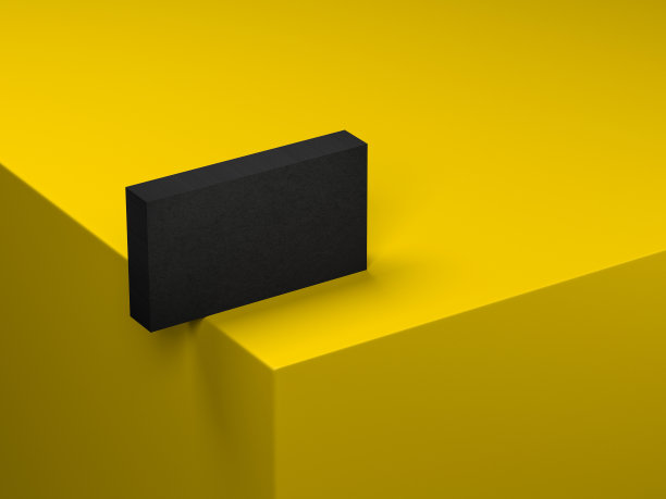 黑色堆栈的名片模型上的黄色立方体图片下载