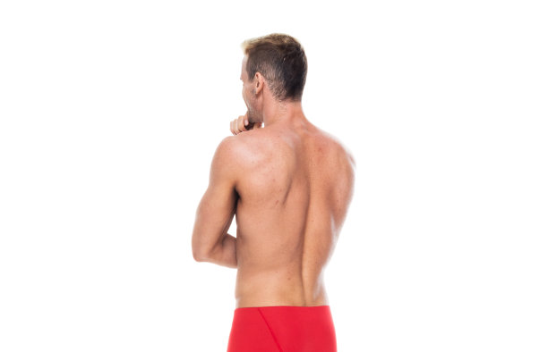 英俊的男人穿着6块腹肌的内衣-正在思考图片下载