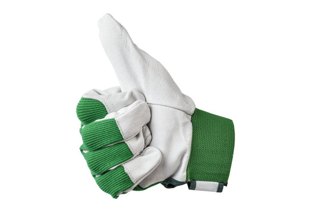 一只手戴着工作手套，大拇指竖起表示ok或good。抽象——干得好。孤立在白色背景上。图片下载