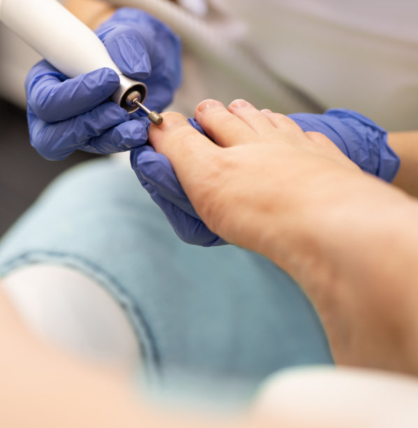 女性病人在医疗足疗程序图片下载