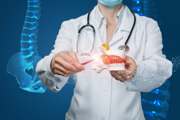 椎间盘突出的研究和治疗的概念。图片下载