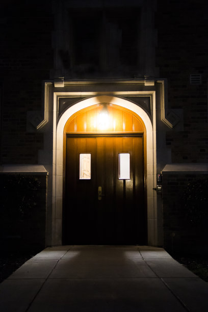 照亮了圣母大学的大门图片下载