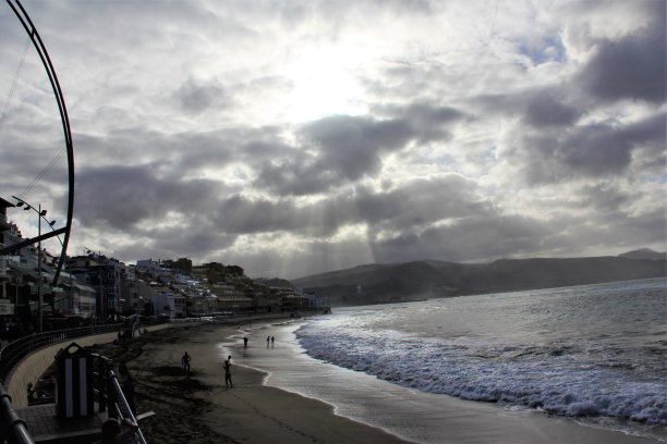 西班牙拉斯帕尔马斯的坎特拉斯海滩，阴天。图片下载