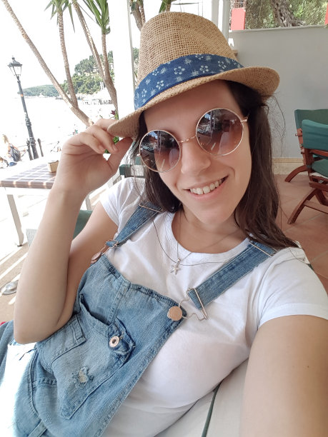 海滨咖啡厅自拍图片下载