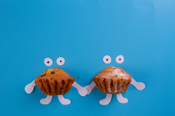 蓝色背景上的松饼图片下载