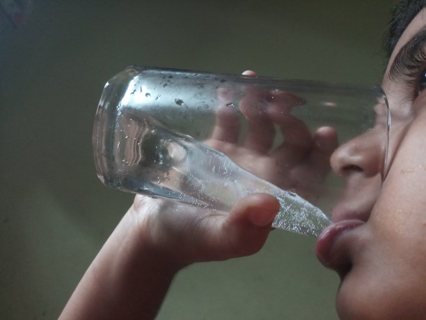 饮用水图片下载