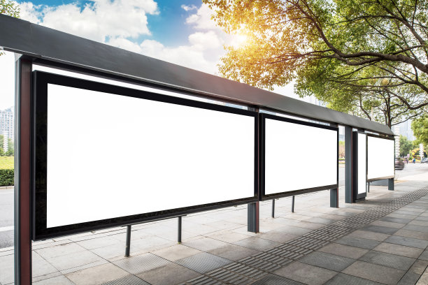 空白的一面的道路城市广告牌图片下载