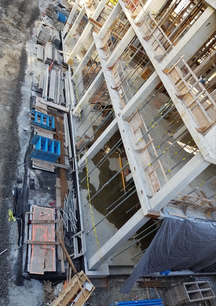 建筑工地。多层次的混凝土建筑。图片下载