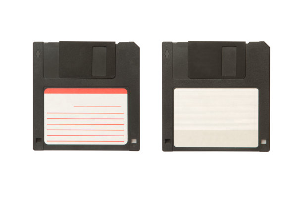 两面孤立在白色背景上的黑色软盘。图片下载