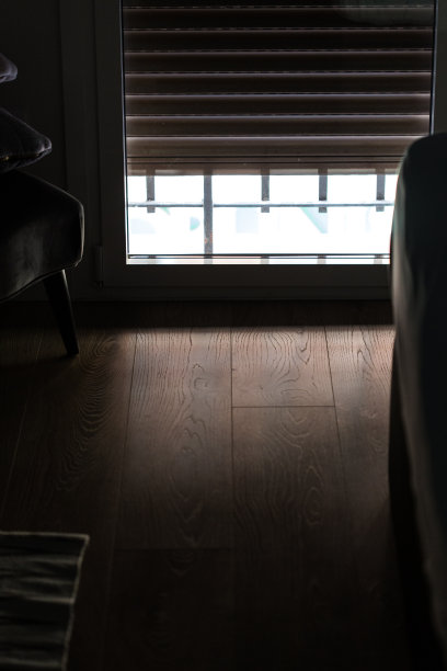 窗户环境照明在黑暗的室内卧室场景木流图片下载
