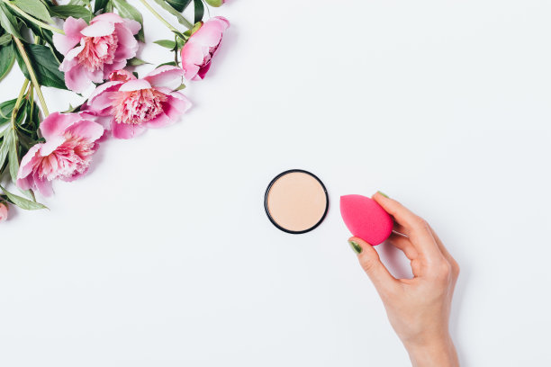 俯视图女人的手握化妆图片下载