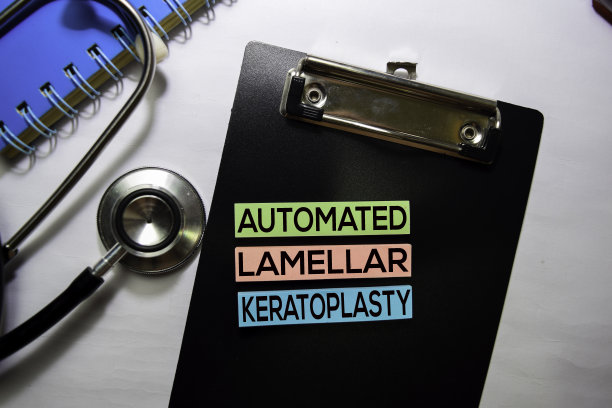 自动板层角膜移植的文字在白色背景上的俯视图孤立。医疗保健/医学概念图片下载
