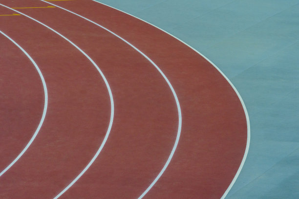 田径跑道。田径运动中心的跑道图片下载
